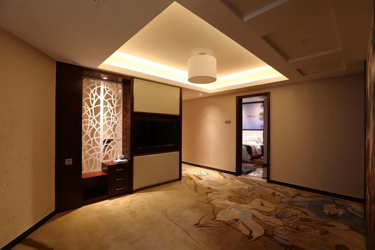 Guangxi Hawaii International Hotel Нанинг Екстериор снимка