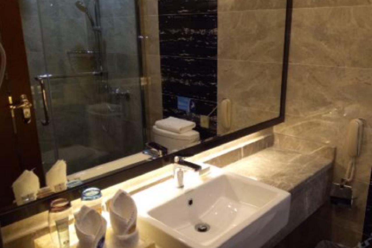Guangxi Hawaii International Hotel Нанинг Екстериор снимка