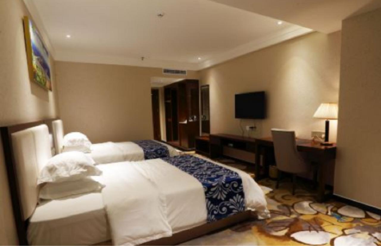 Guangxi Hawaii International Hotel Нанинг Екстериор снимка